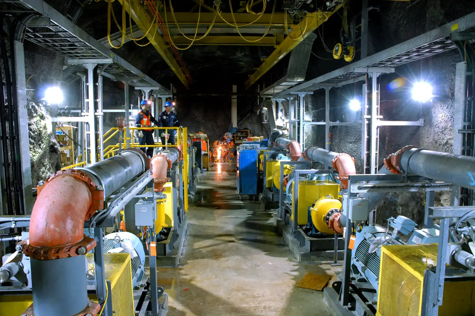 Diverses pompes en action sur le chantier