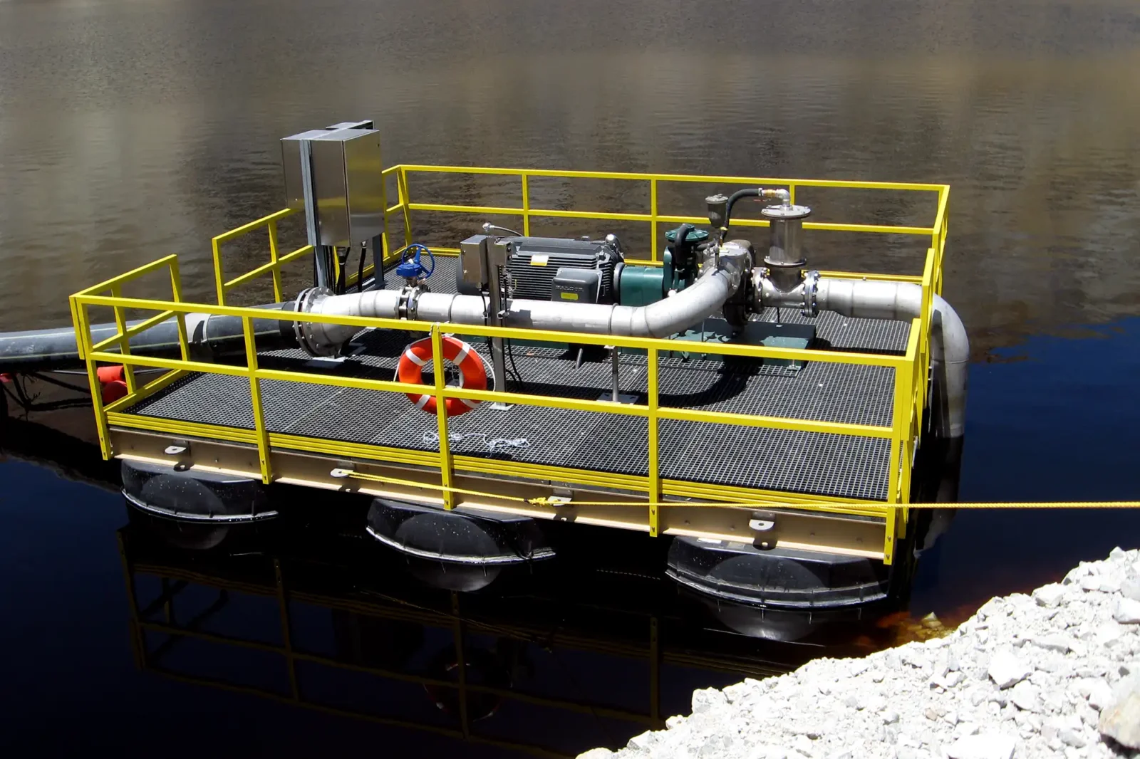 Système de pompage sur barge