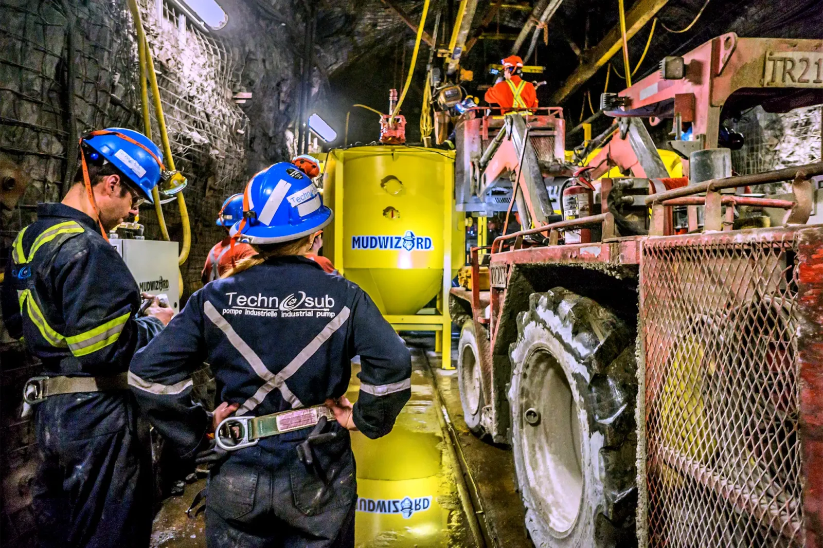 L'équipe travaillant à la mise en production d'un système de gestion des boues Mudwizard sur le chantier